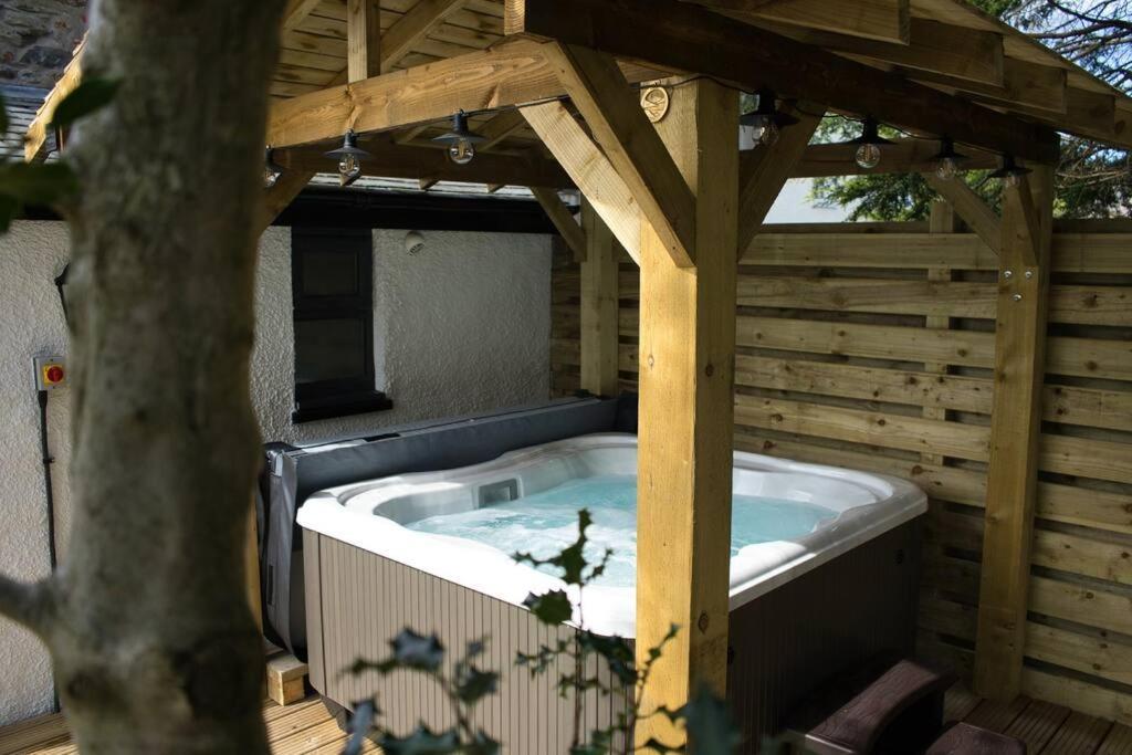 Luxurious Cottage With Hot Tub, Lake District Duddon Exterior foto